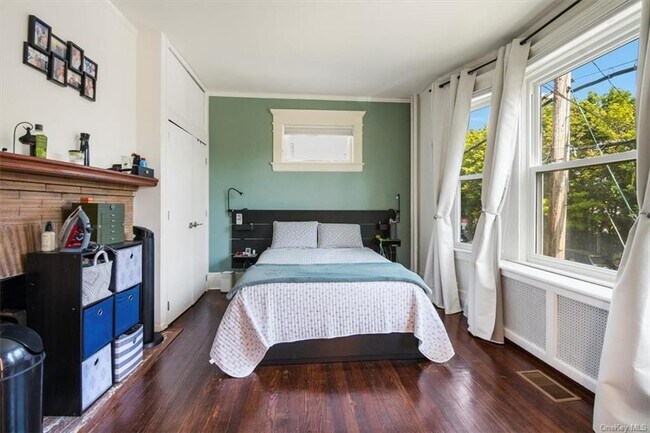 Building Photo - 1 Bayview Ave