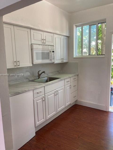 Building Photo - 7421 Carlyle Ave