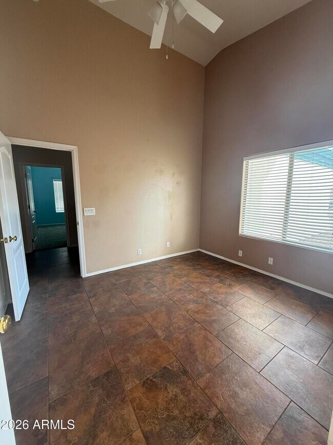 Building Photo - 8136 W Laurel Ln