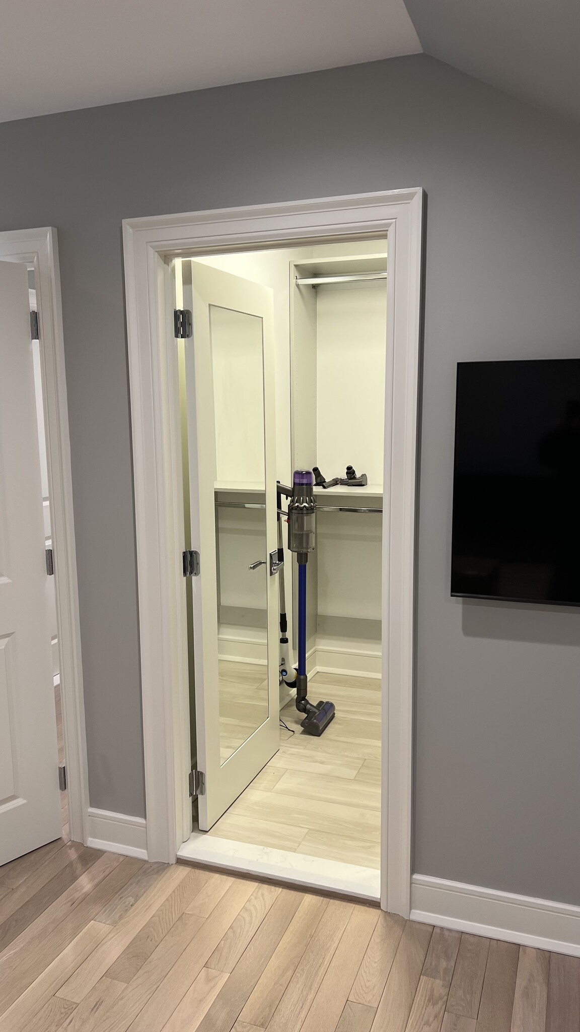 Walk-in Closet - 15 Broadway