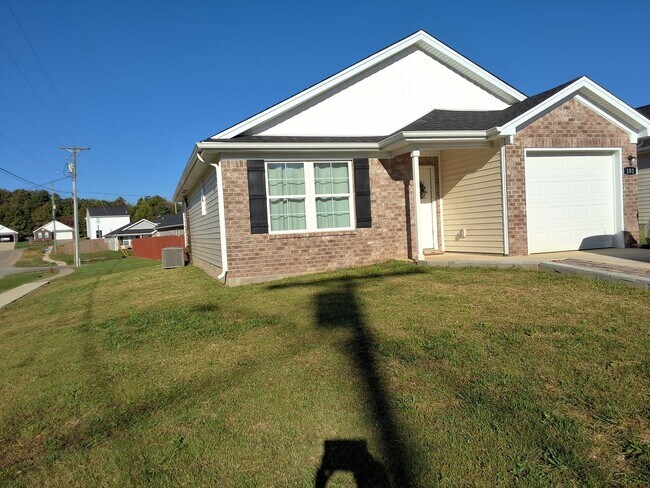 Primary Photo - Cozy 3 Bed, 2 Bath House In Vine Grove, KY