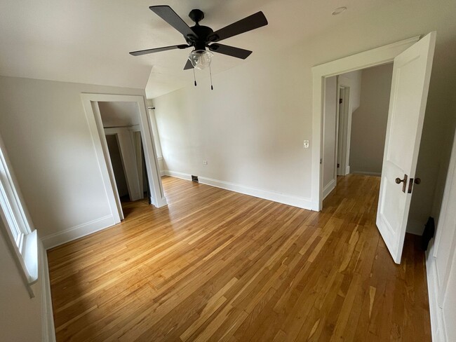 Building Photo - Charming Bungalow