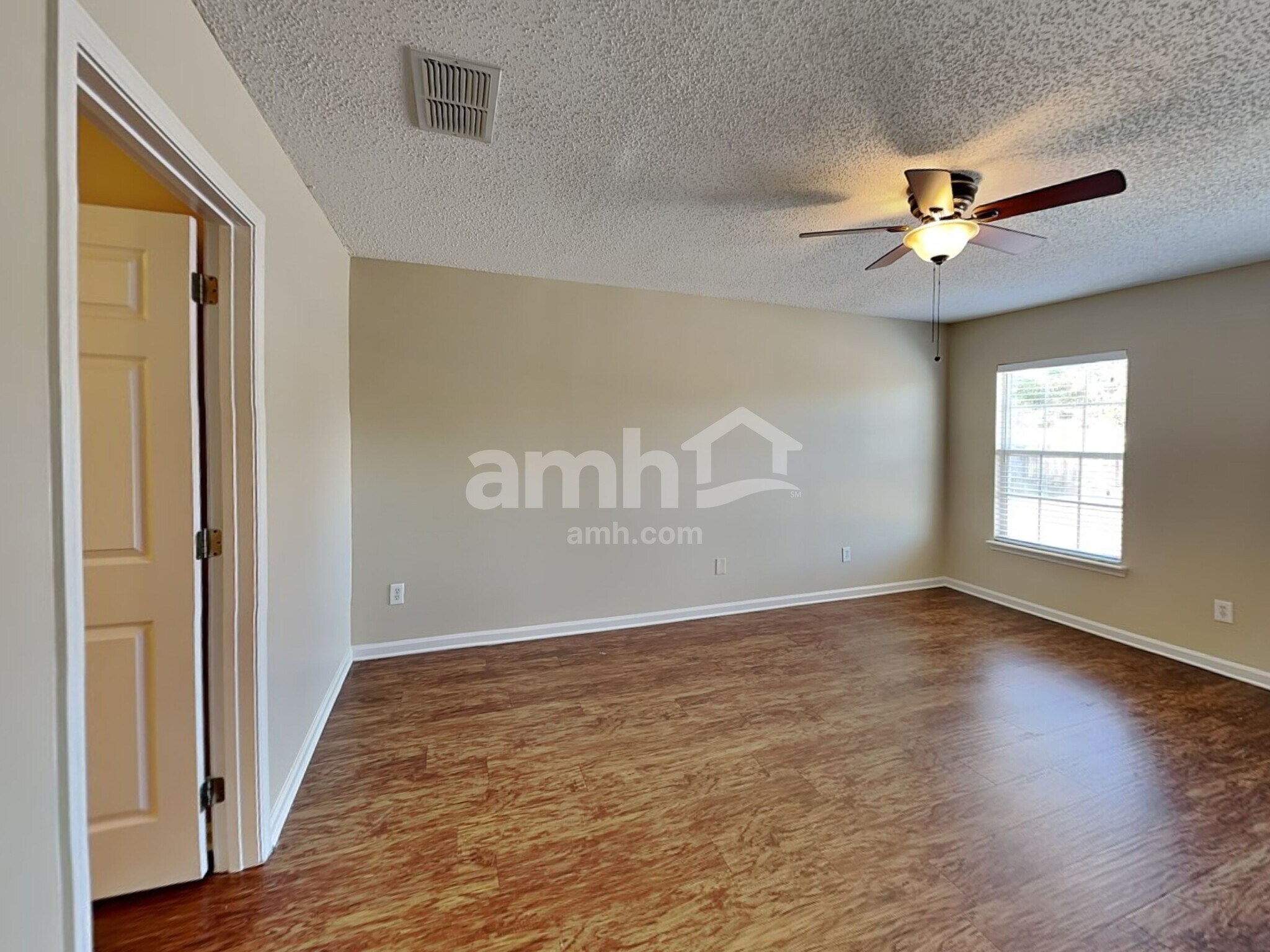 Building Photo - 468 Hillside Dr