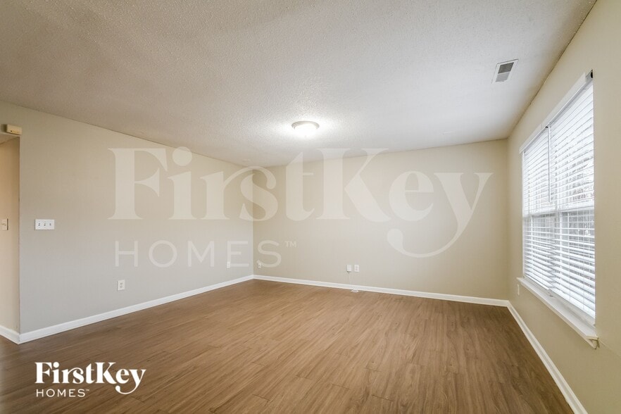 Building Photo - 19127 Fox Chase Dr