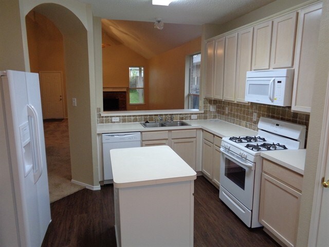 Building Photo - 5820 Vista Glen Ln