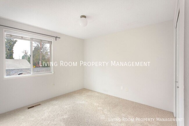 Building Photo - 12233 SE River Rd