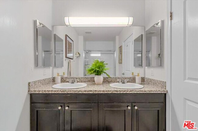 Building Photo - 3750 Santa Rosalia Dr