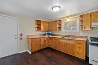 Building Photo - SCORE 50% OFF 1ST MONTH'S RENT IF SIGNED BY DEC 12! Cozy 3 Bedroom home in McKees Rocks available...