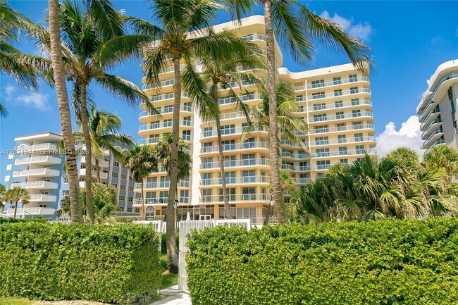Building Photo - 8855 Collins Ave