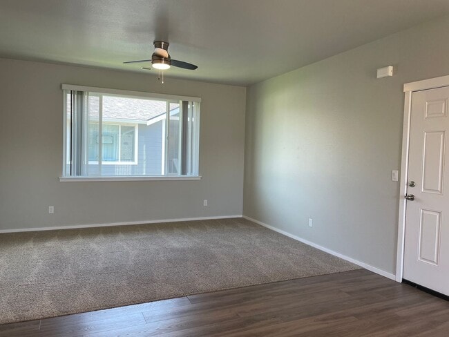 Building Photo - Newer-Very Nice 2 Bedroom 1 Bath Upstairs Noise Free Apartment****HALF OFF FIRST FULL MONTHS RENT...