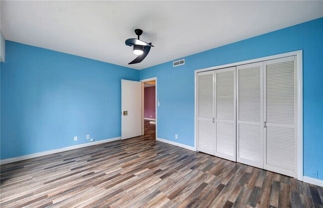 Building Photo - Updated 1-Bedroom Condo with Garage, Pool & Patio in Prime Fullerton Location