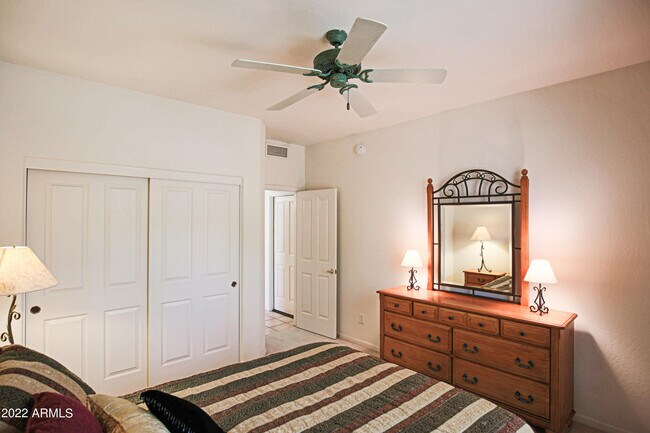 Building Photo - 4639 N Clear Creek Dr