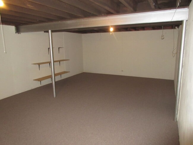 Building Photo - House in Janesville