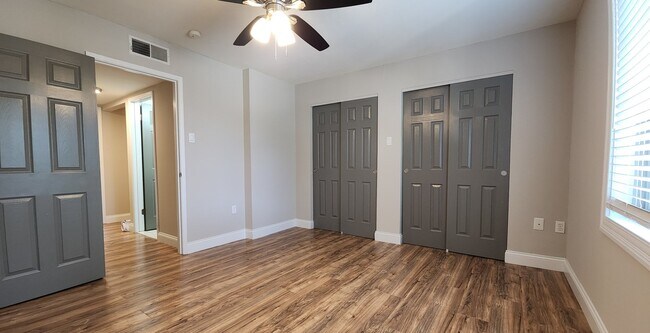Building Photo - 550 S Clay Ave