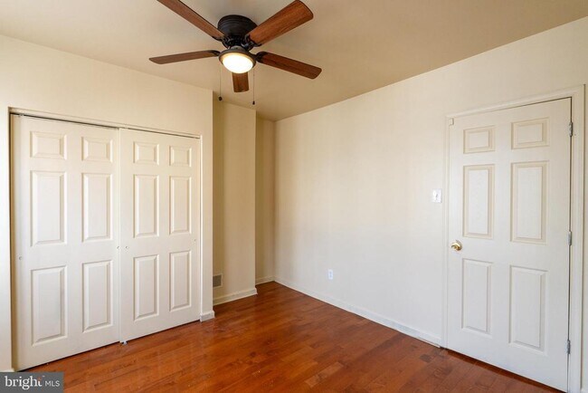 Building Photo - 2022 S Opal St