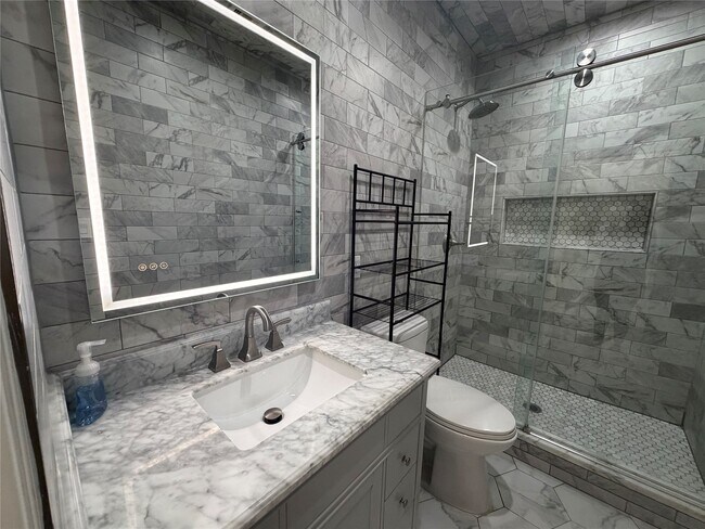 Building Photo - 1427 Kappa St