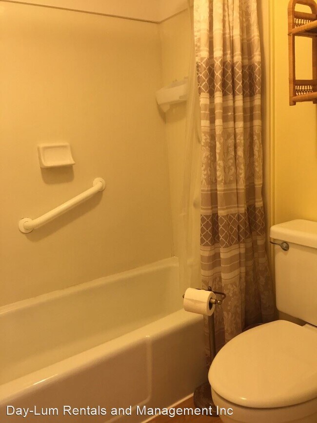 Building Photo - 2 br, 2 bath House - 2405 Kalanianaole Ave...