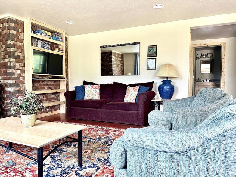 Primary Photo - 783 MT-2