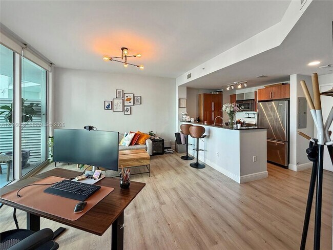 Building Photo - 300 S Biscayne Blvd