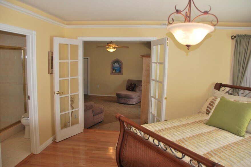Building Photo - 6037 Comey Ave
