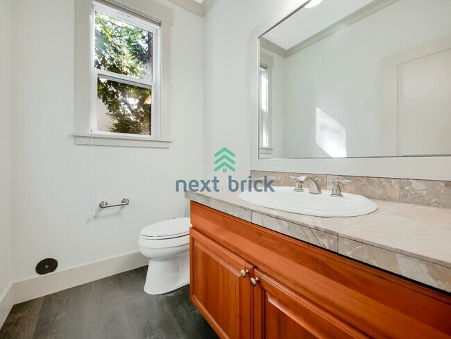 Building Photo - 4 bedroom, 2.5 Bathroom, 3 car garage Craftsman style home in Bellevue, WA