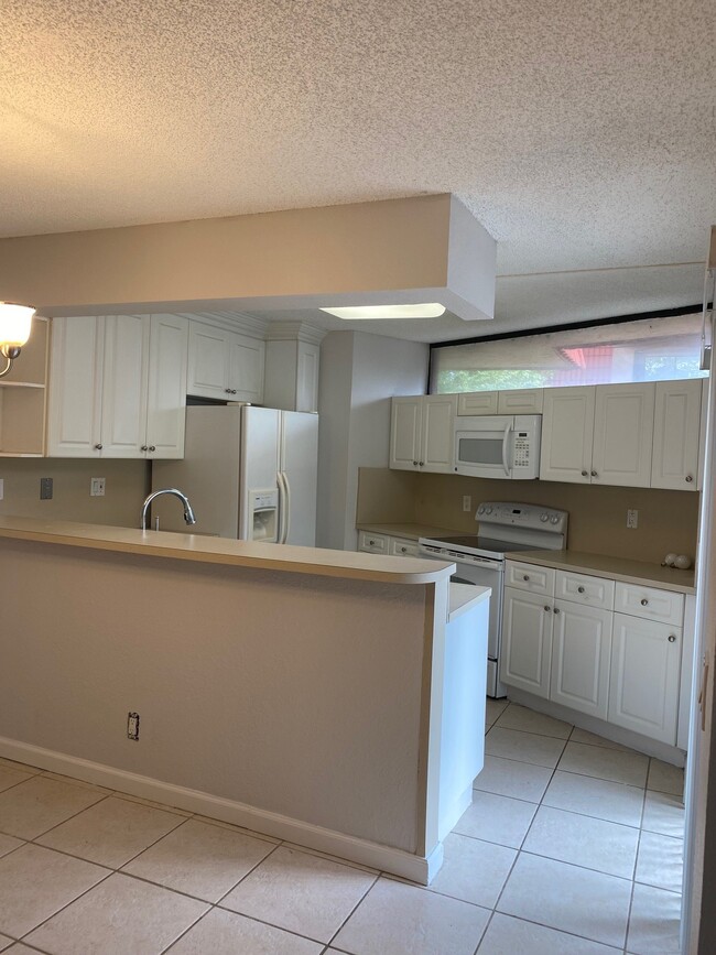Building Photo - 8069 Severn Dr