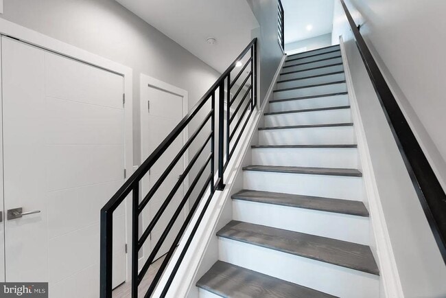 Building Photo - 2055 Tasker St