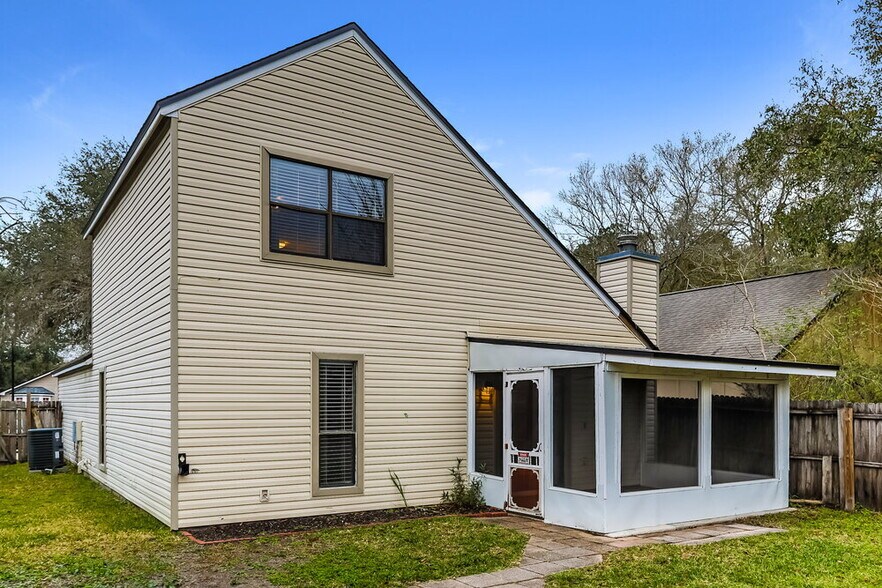 Building Photo - 1853 Alberta Ct N