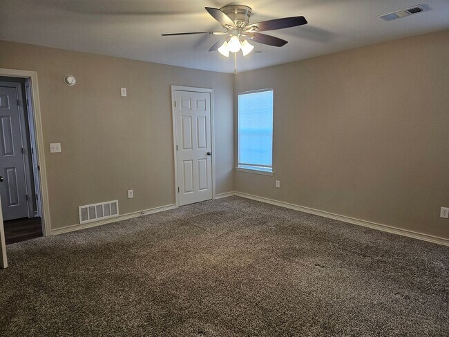 Building Photo - Beautiful 3 Bed 2 Bath Home on 2.5 Acres f...