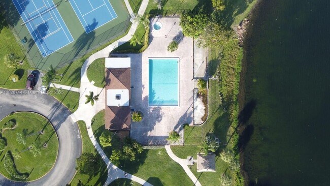 Building Photo - 213 Lake Pointe Dr