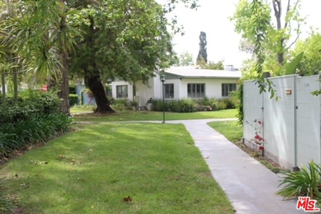 Building Photo - 5259 1/2 Village Green