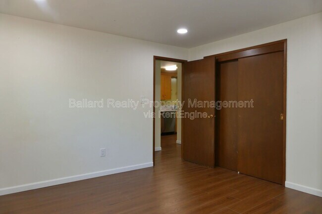 Building Photo - 2127 N 160th St