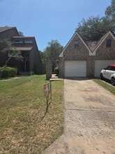 Building Photo - 8111 Baywood Dr