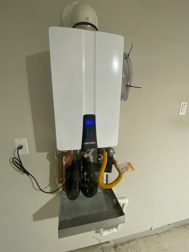 Building Photo - 10301 Mager Ln