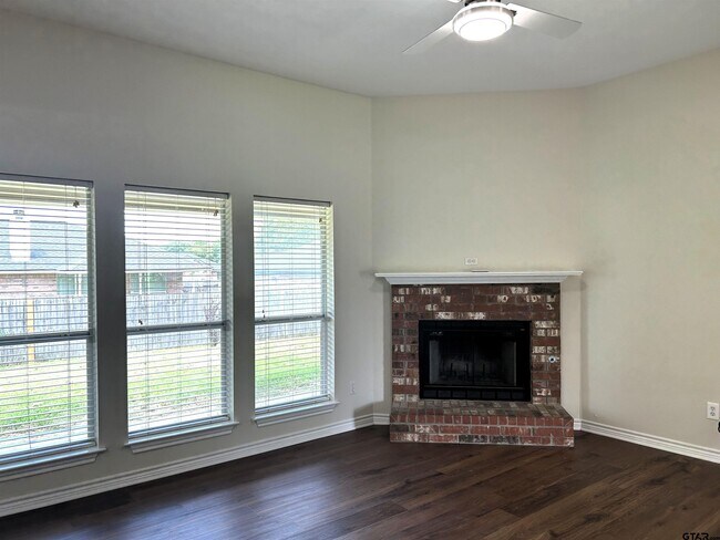 Building Photo - 11250 Derby Dr