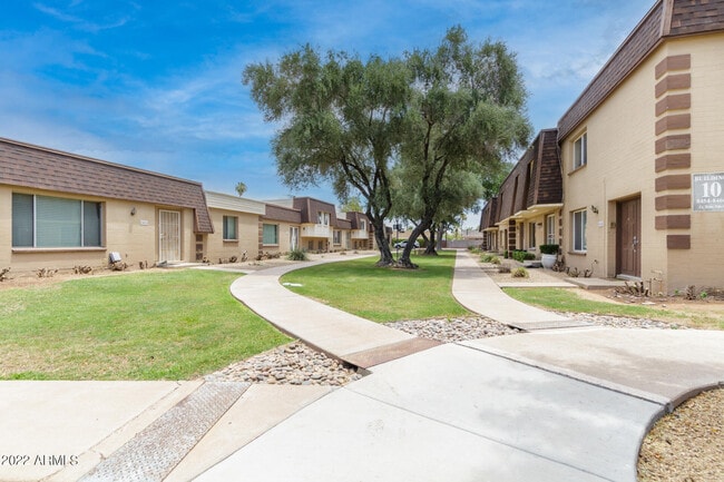 Building Photo - 8482 E Chaparral Rd