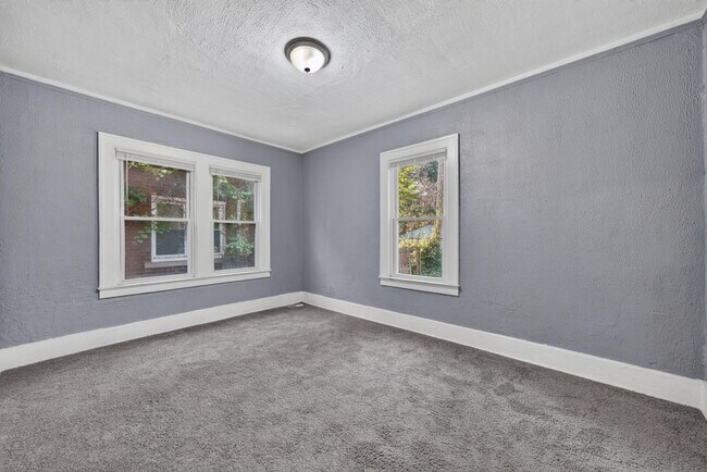 Building Photo - 2025 Calvert Ave