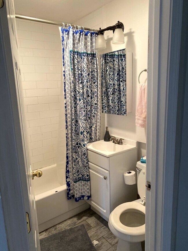 Building Photo - HOT NORTH END LISTING!!!