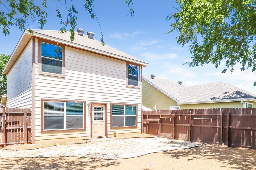 Building Photo - 1456 Pine Ln