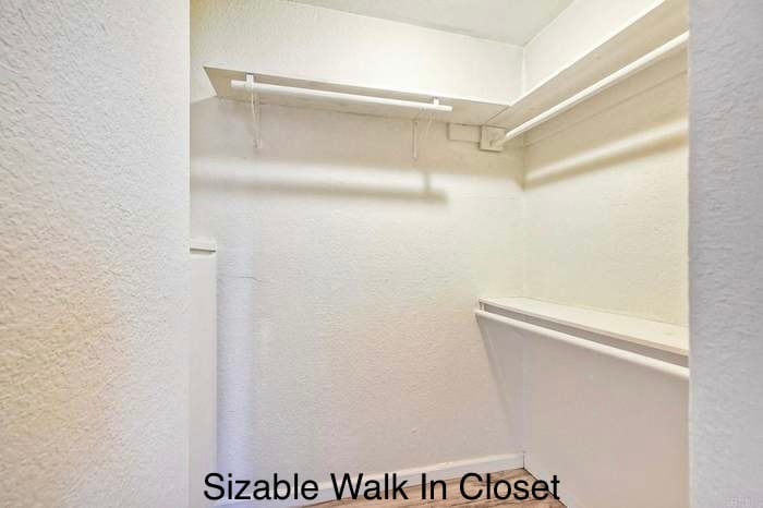 Main Bedroom Walk In Closet - 868 E Alvarado St