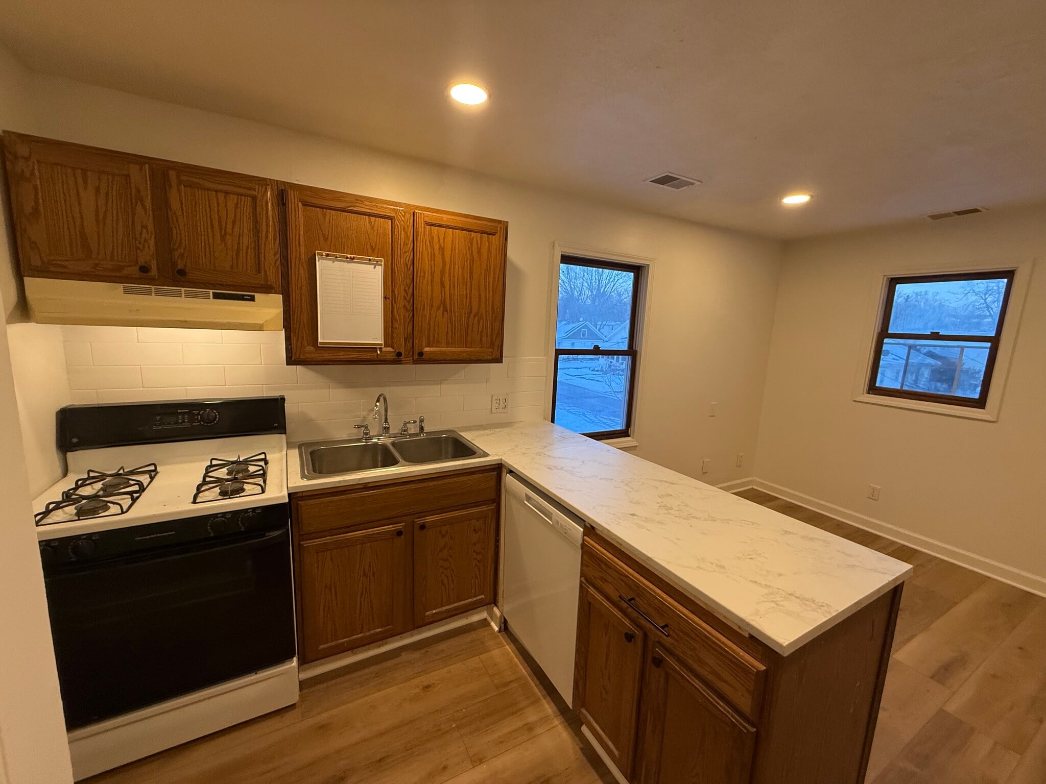 Building Photo - 321 Adolph St