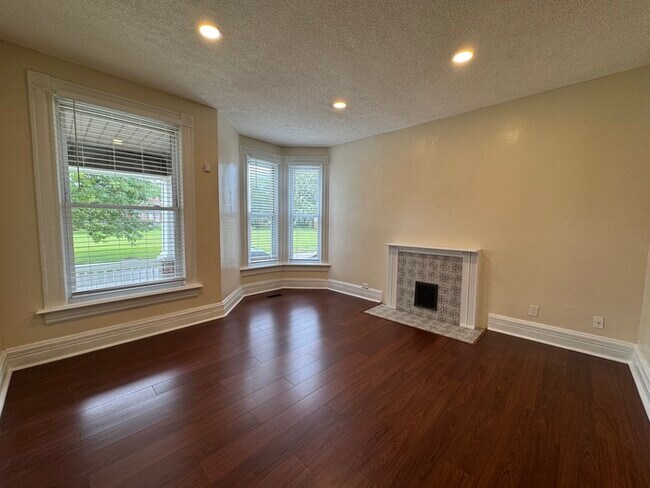 Building Photo - 214 N 17th St