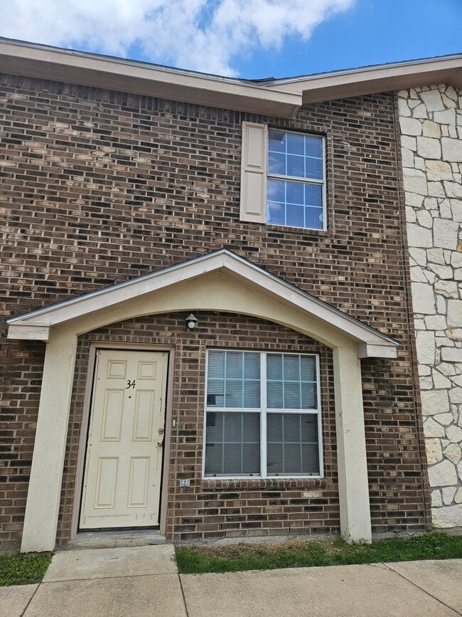 Building Photo - 804 N Taylor Rd