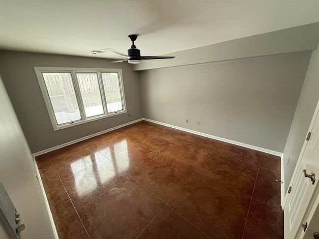 Building Photo - 765 Sweetbrier Rd