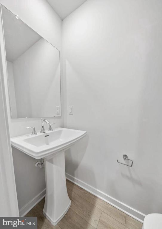 Building Photo - 242 Talucci Dr