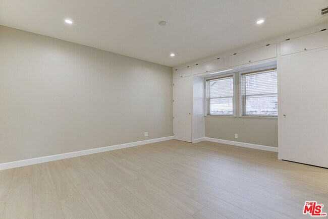 Building Photo - 10529 Mt Gleason Ave