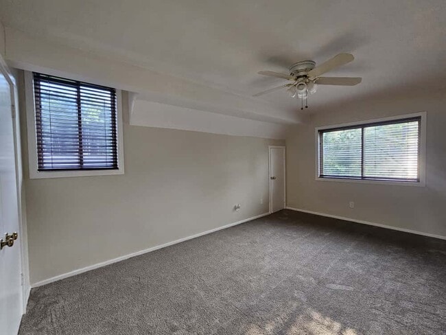 Building Photo - 54 Library Ln