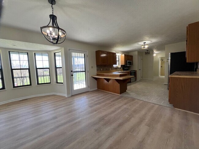 Building Photo - Move In Ready!!