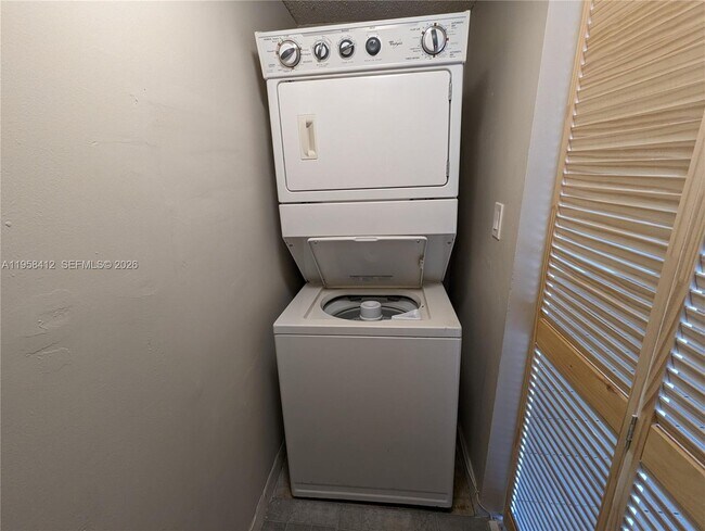 Building Photo - 3400 Foxcroft Rd