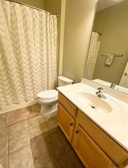 Shared full bath for 2nd and 3rd bedrooms - 12015 Valley Oak St